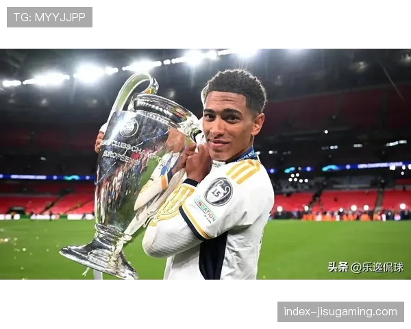 特写：伤愈复出的贝林厄姆替补绝杀后，跪地亲吻伯纳乌草皮